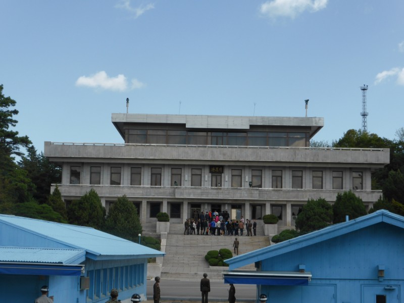 A fehér épület már Észak Korea